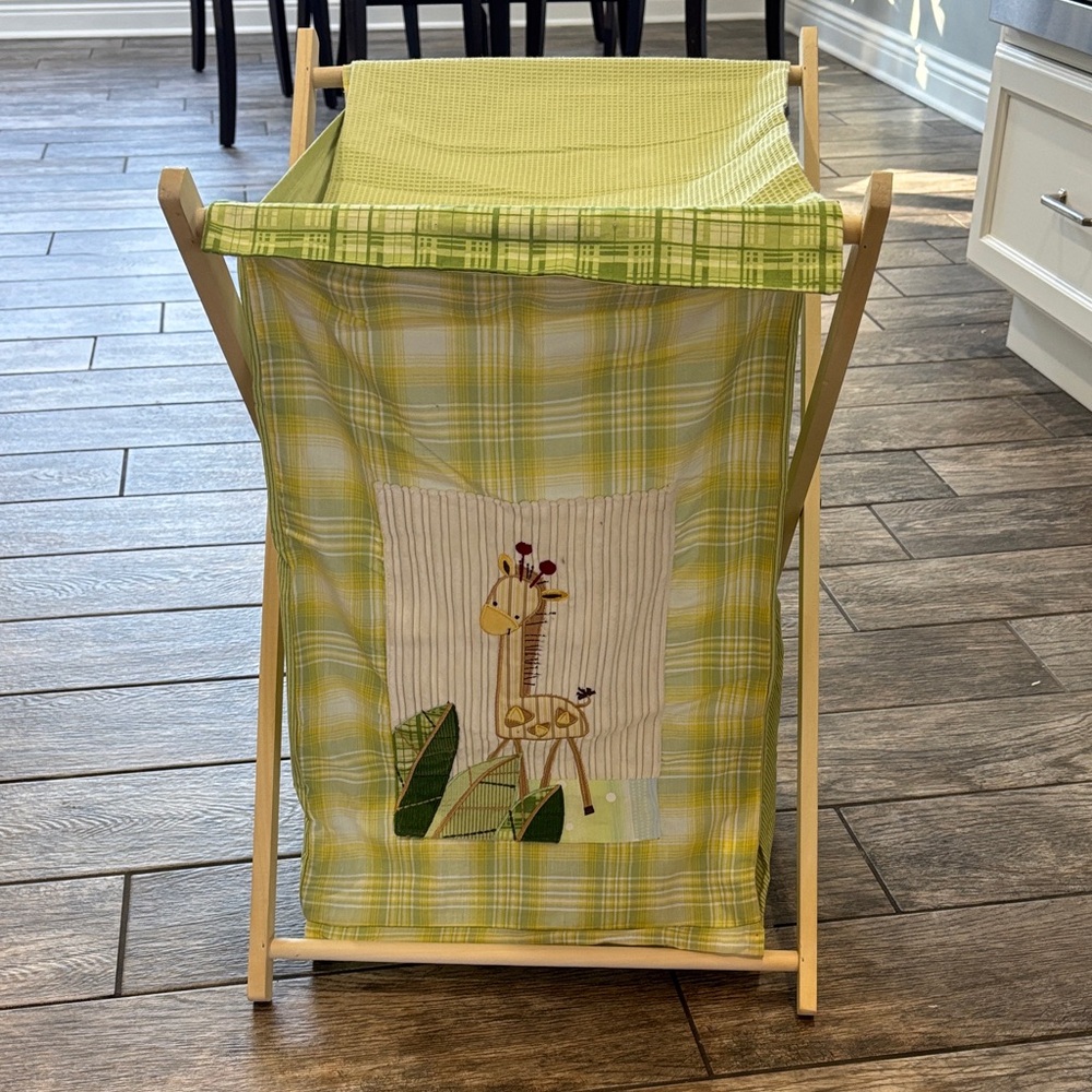 Lambs & ivy zoofari hamper